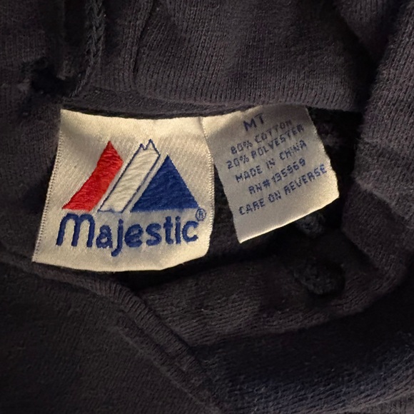 Vintage rare majestic tag
Yankees embroidered 
Front & sleeve logo 
Comfortable - Picture 8 of 9